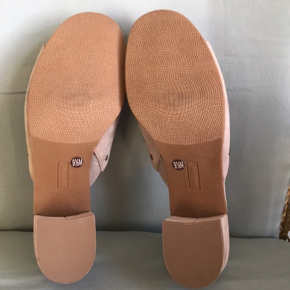 Madeline faux gray suede studded slip on sandals chunky heel Sz 9.5 comfy casual - Picture 6 of 15